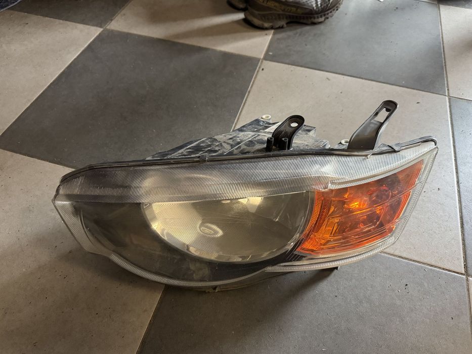 MITSUBISHI COLT VI 08-12 LIFT LAMPA LAWA PRZÓD EU