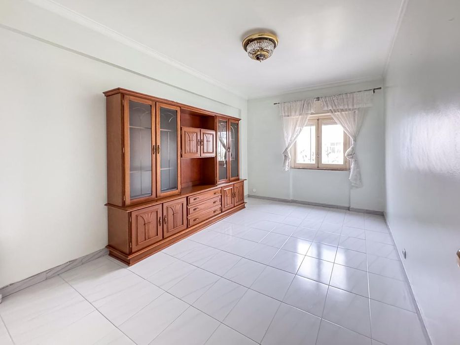 Movel de sala com cristaleira, usado praticamente novo