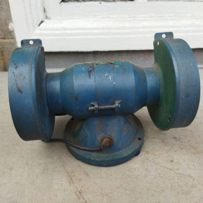 Точильный заточной станок Точило DWT 150