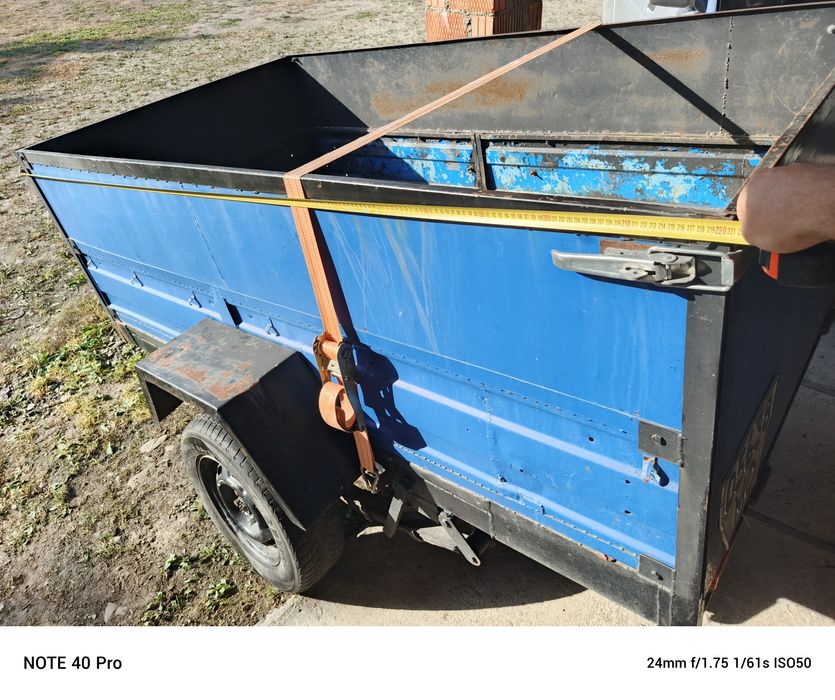 Прицеп хороший стан колеса жигульовські усилений тримає тону