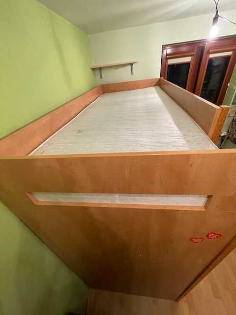 Łóżko piętrowe z biurkiem i szafa