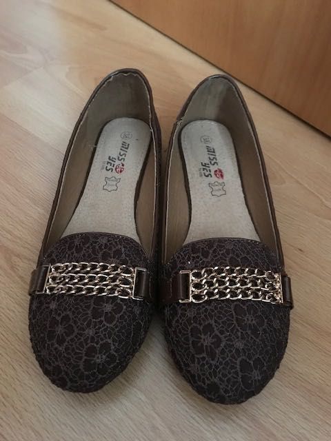 Sapatos / Sabrinas Nº 38 NOVAS