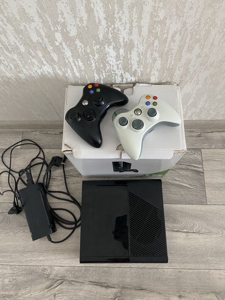 Ігрова консоль XBOX 360
