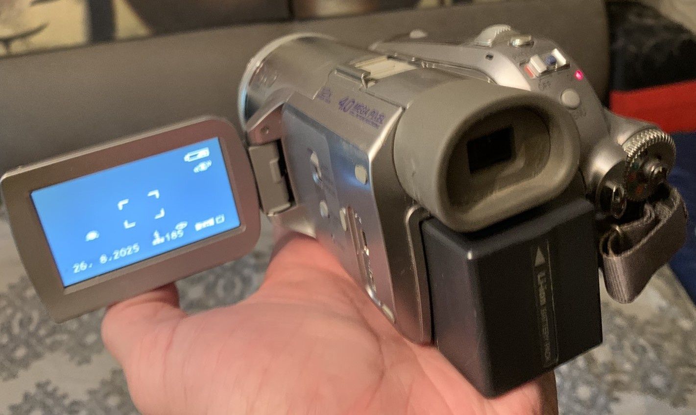 Цифровая видеокамера Panasonic 3ccd