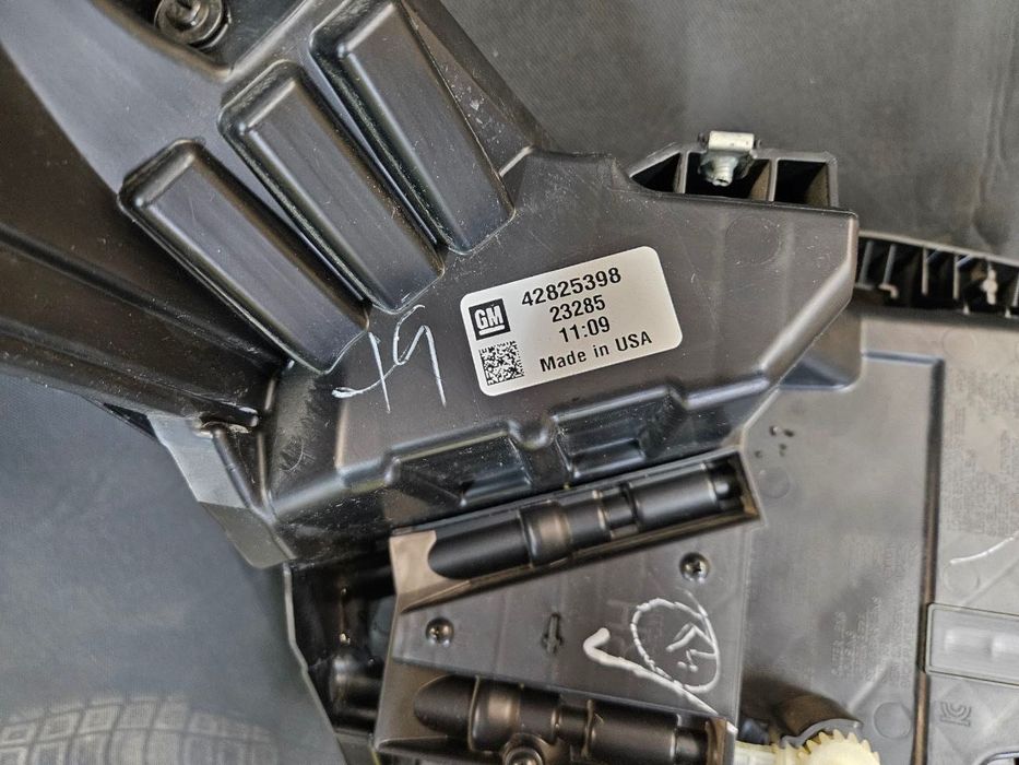 Фара права болт BOLT EUV 2023