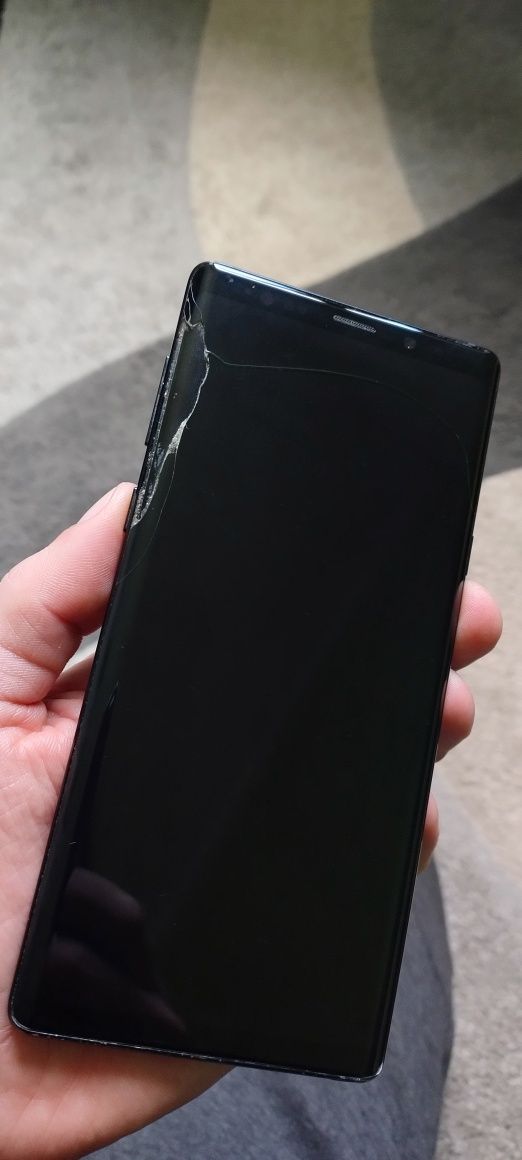 Samsung note 9 używany lekko pęknięty
