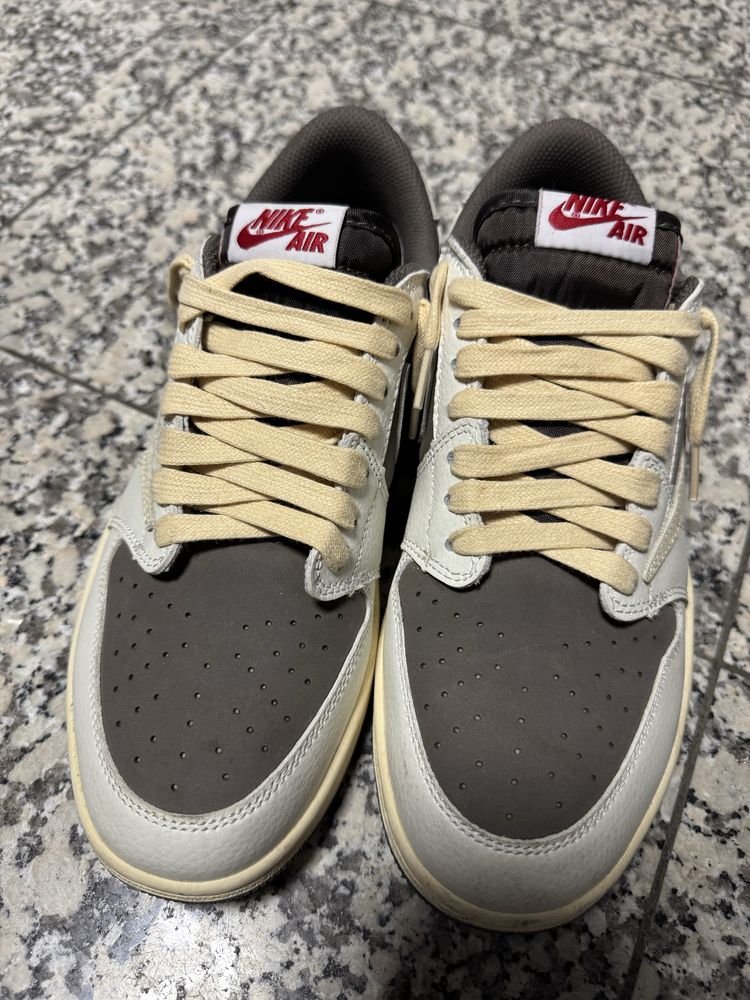 Nike travis 42.5