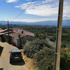 Encante-se com esta "Casa Tradicional na povoação em Alcaide - Fundão"