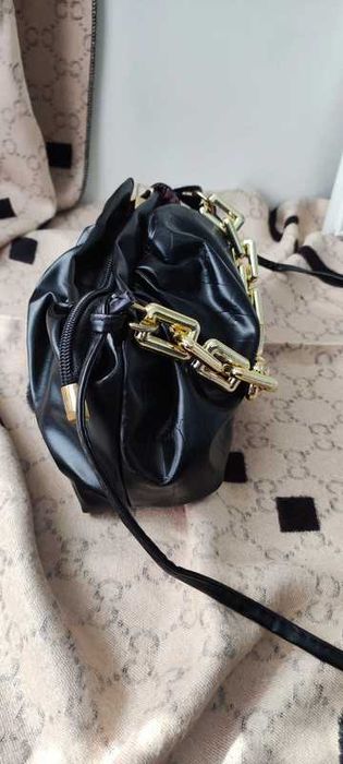 Czarna torebka damska marszczona bagietka - sezon wiosna lato 2025