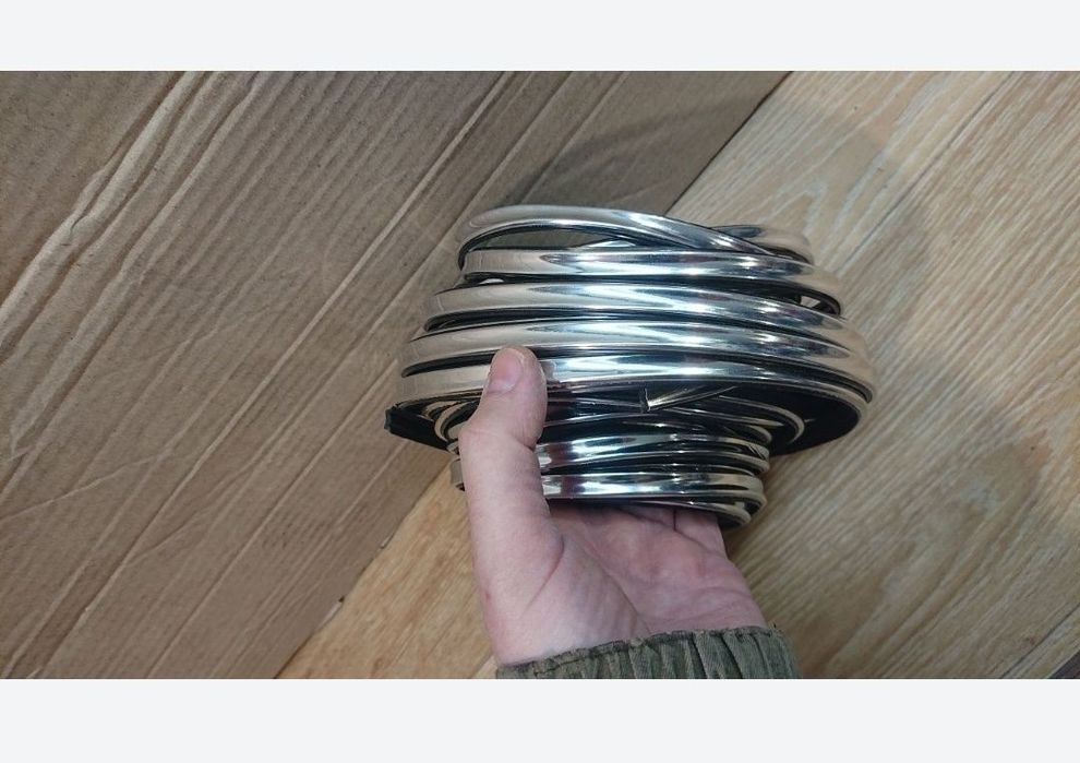 Молдинги автомобильный.
Заводской. 
Если нужно детальный метраж, пишит