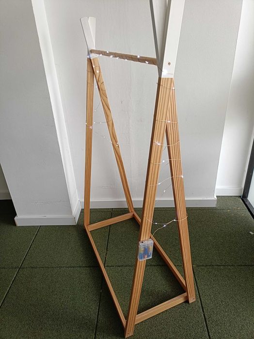 Cabide de criança em madeira