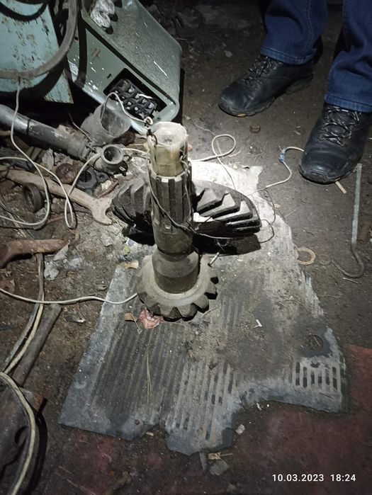 Главная пара зил крестовина шестерня и вал кпп барабан ступица балка