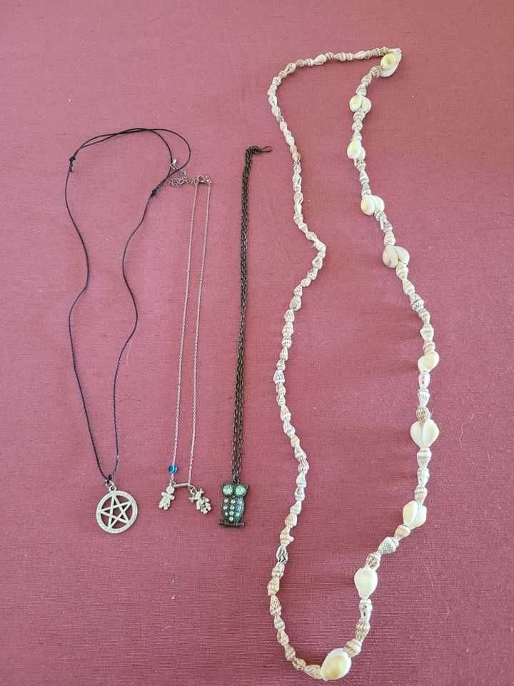 Vários colares, pulseiras e brincos, preço individual