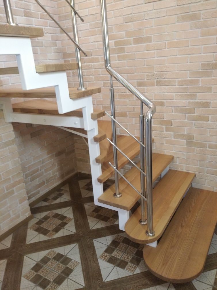 Сходи лофт металевий каркас перила сходинки лестница драбина