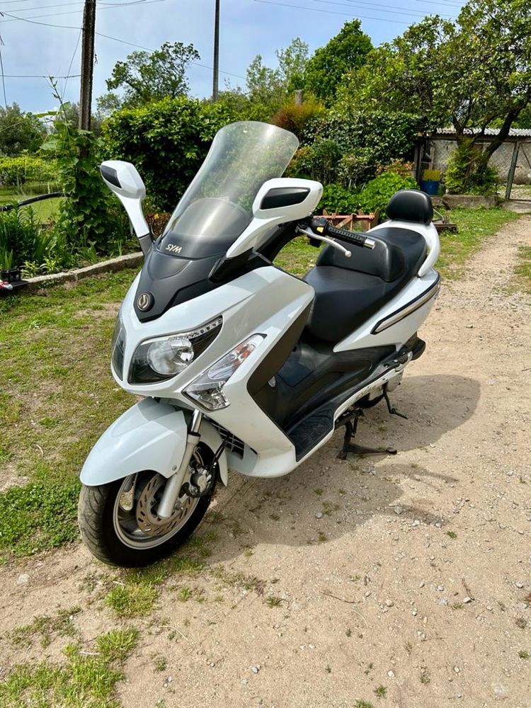 moto marca Sym GTS Evo 125 cc