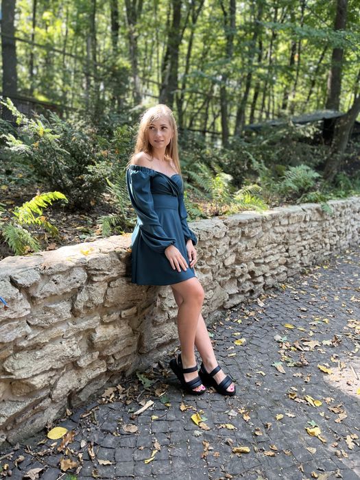 Сукня, розмір С у ідеальному стані