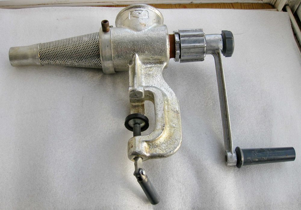 Соковыжималка, соковитискач ручний чавунний Мотор Січ СБЧ-1