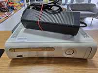 Konsola Xbox 360 z zasilaczem - nie wysuwa napędu |  U001