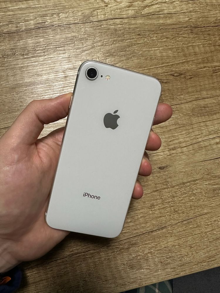 iPhone 8 64Gb White в гарному стані 76% батареї