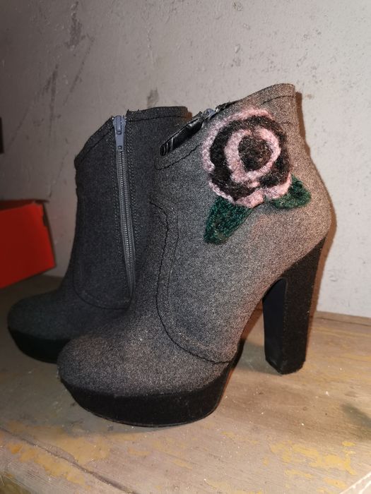 Szare botki na obcasie