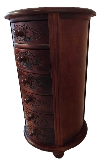 okrągła komódka z szufladkami