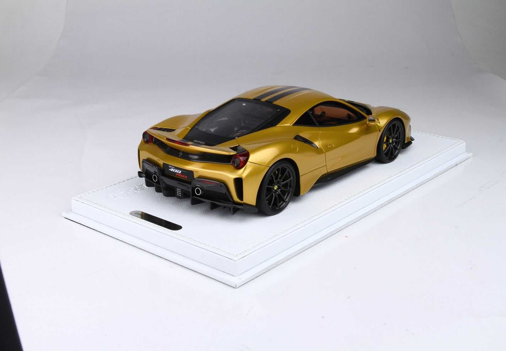1:18 Ferrari 488 Pista Metallic Gold - BBR Models - Limited to 15 pcs