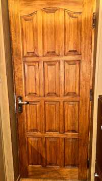 Вхідні дерев‘яні двері