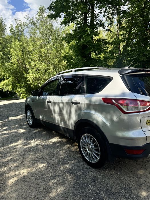 Продам автомобіль Ford Escape 2013 року