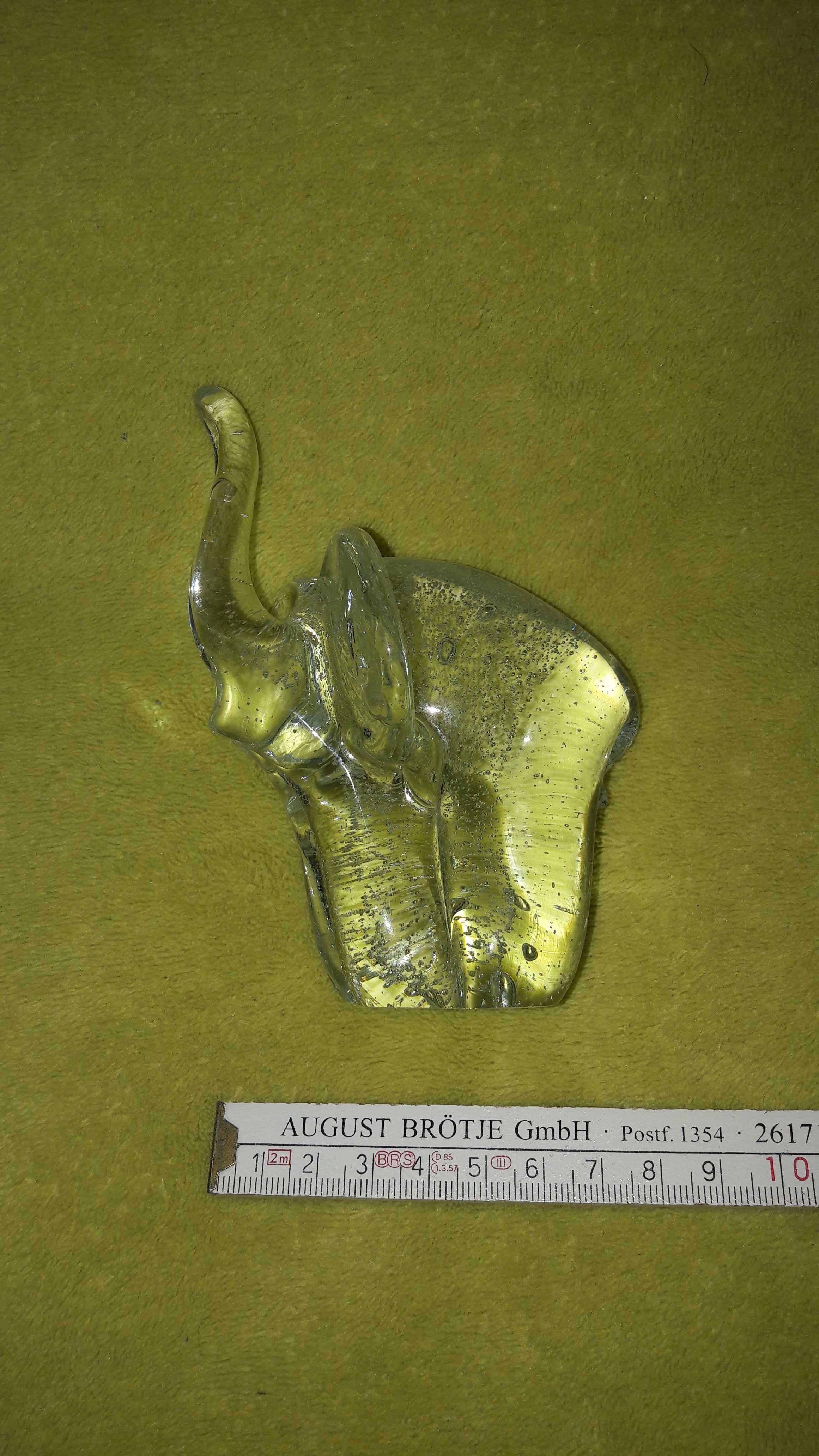 Szklany słoń - figurka