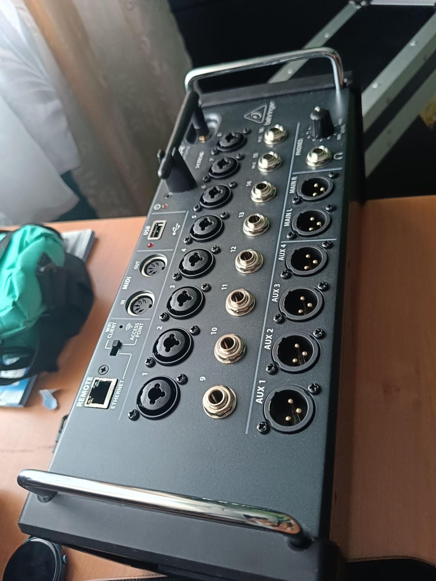 Mikser Behringer XR16 XR 16