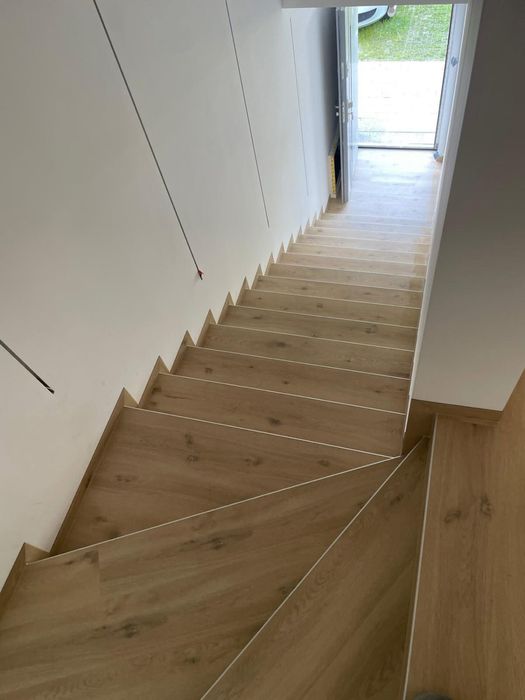 Montaż podłóg  LVT vinyl ,dywan,epoxy,wylewki ,tarasy