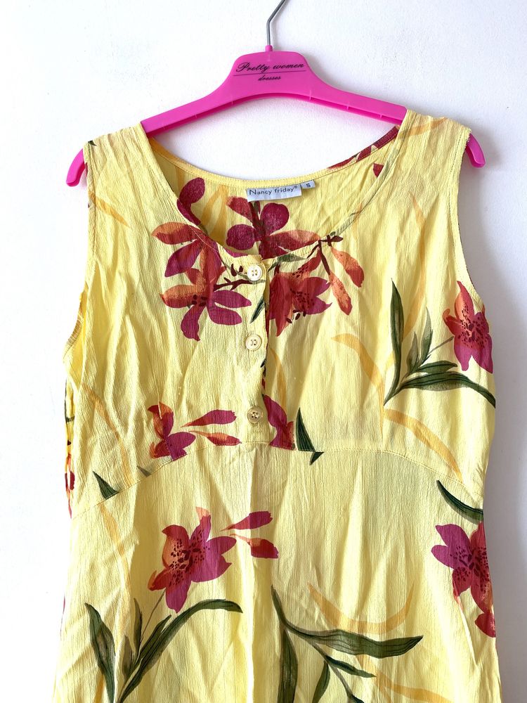 Dluga zolta sukienka kwiaty wzory vintage
