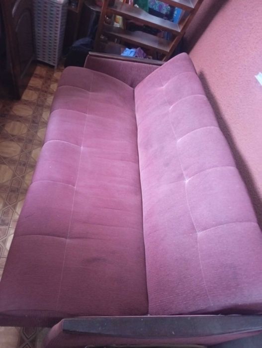 Диван книжка у доброму стані.