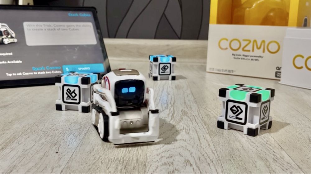 Anki Сozmo робот Козмо kozmo