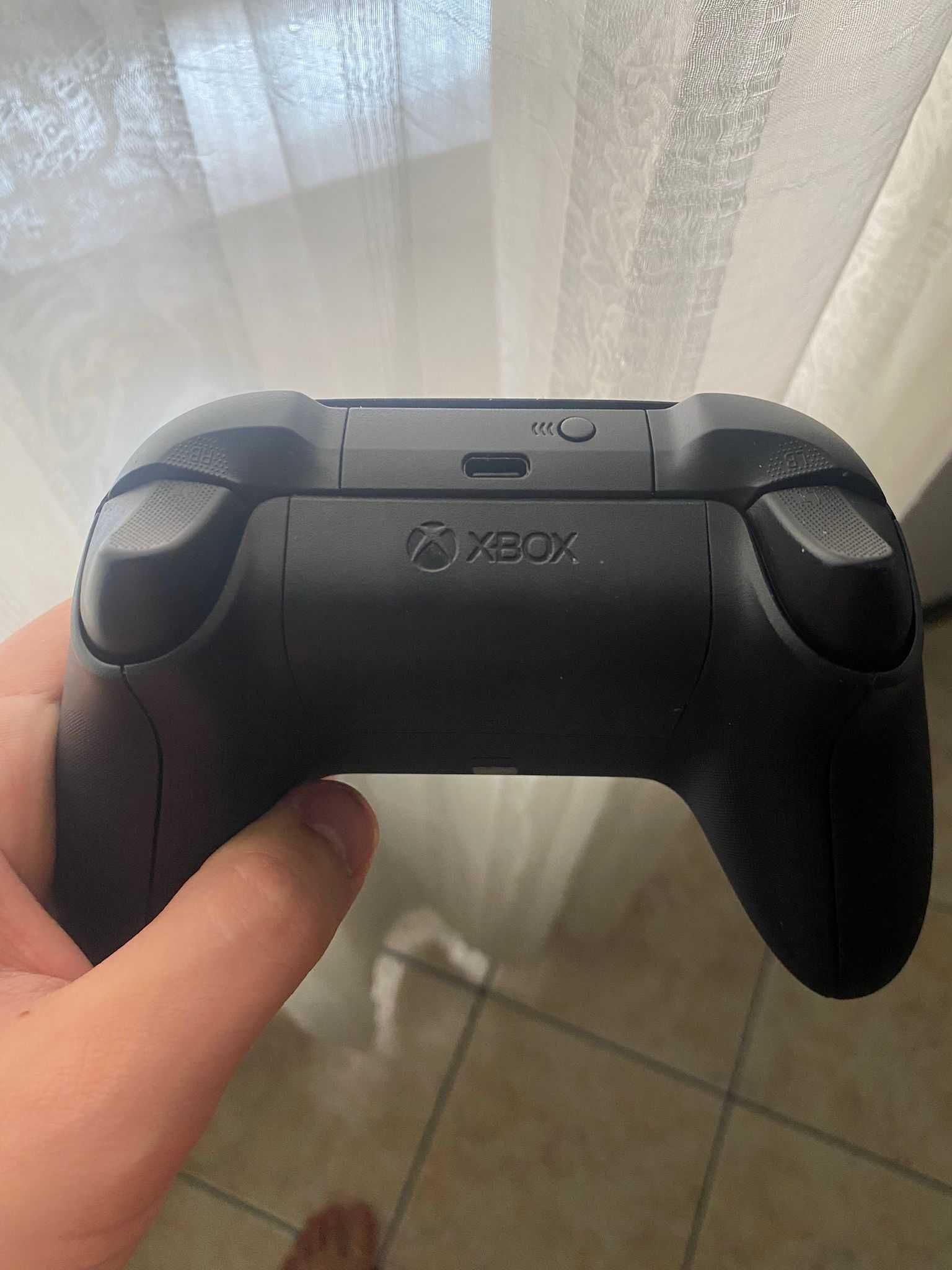 Comando Xbox Series Carbon Black com 12 pilhas