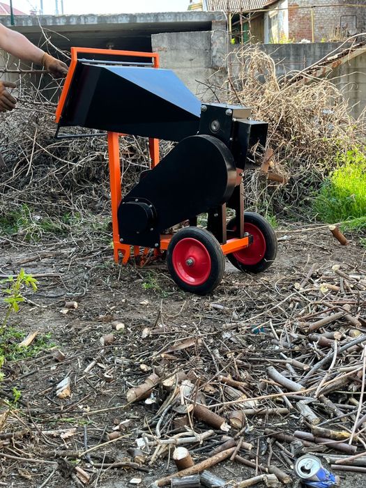 Подрібнення гілок