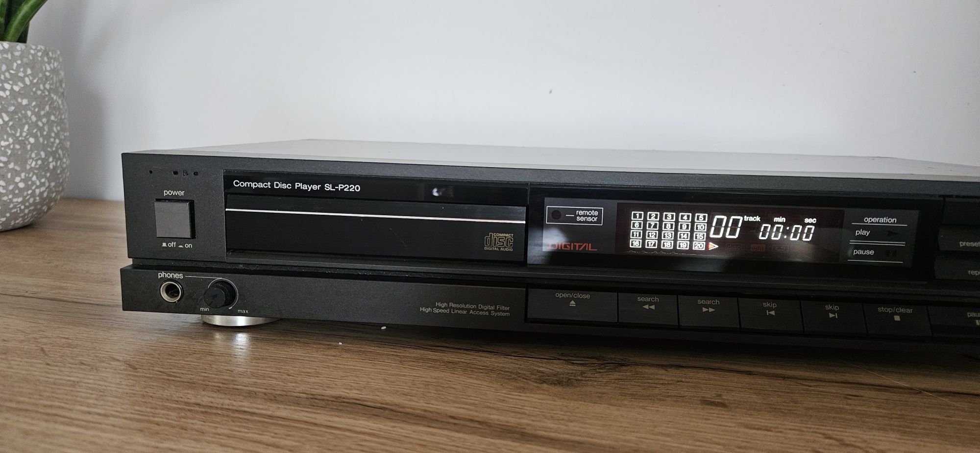 Odtwarzacz CD technics SL p220