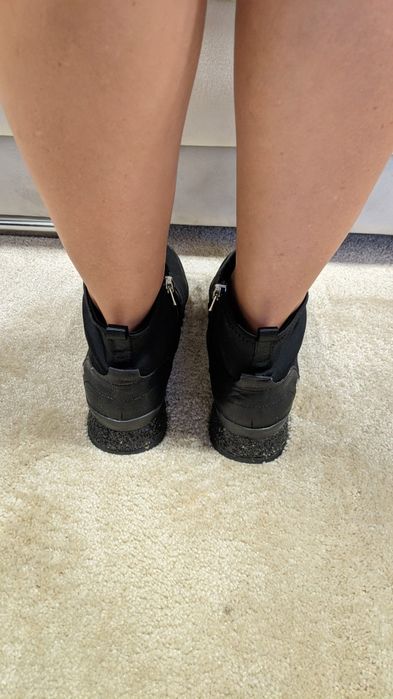 Botas de senhora preta rasas.