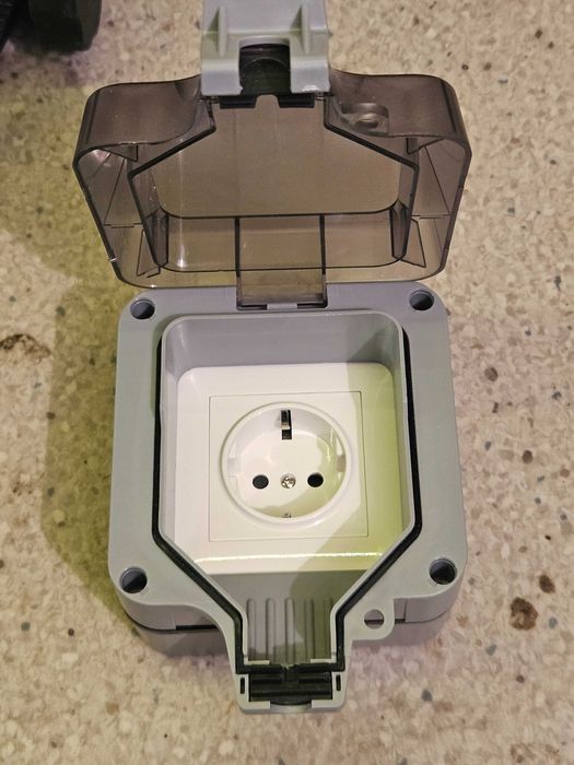 Gniazdko hermetyczne IP66 230v ogrodowe balkonowe