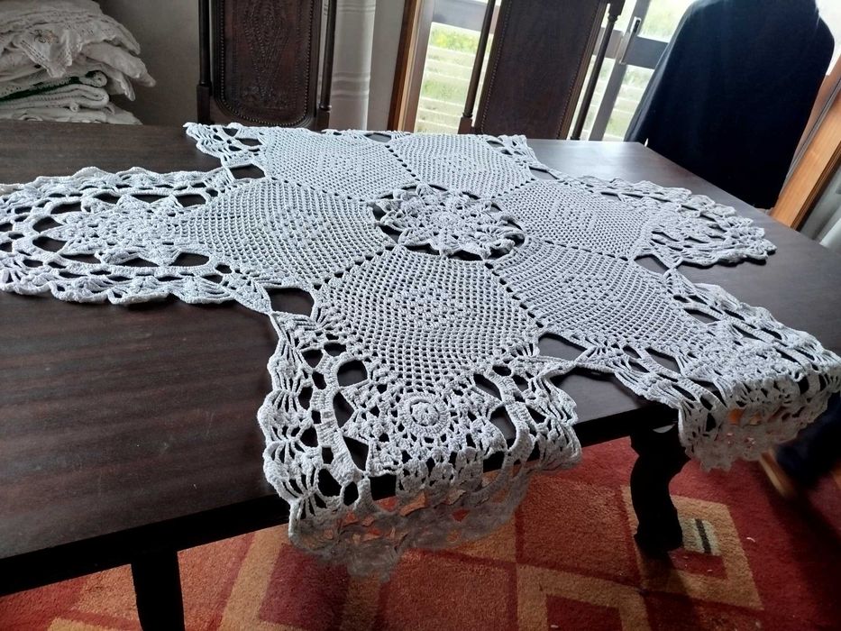 Toalha redonda em crochê feito a mão