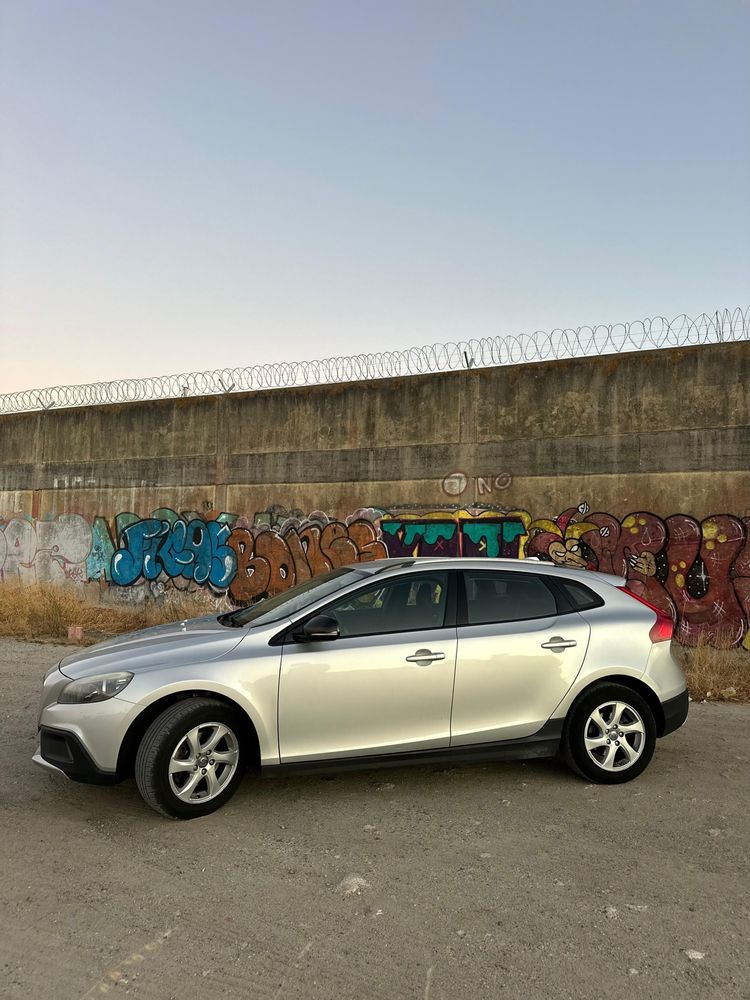 Volvo v40 cross country