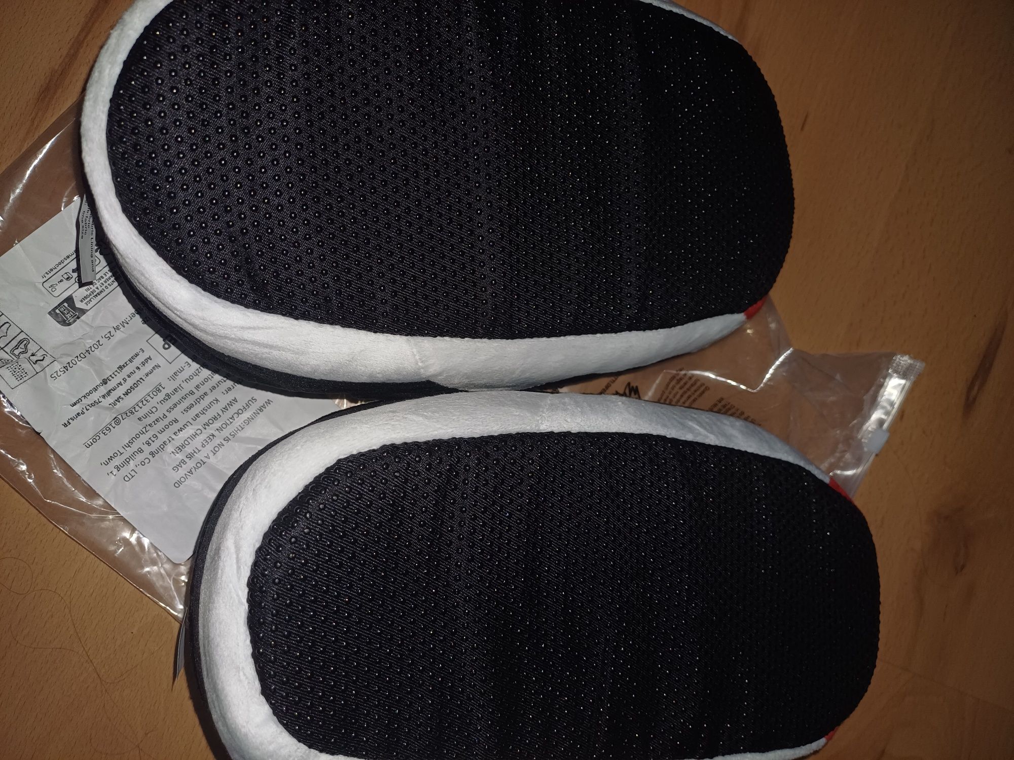 Kapcie Jordan 4 Retro Bred