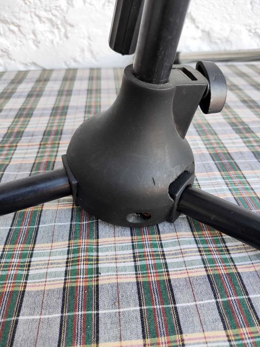 2 Tripés para Microfone (P / Peças)