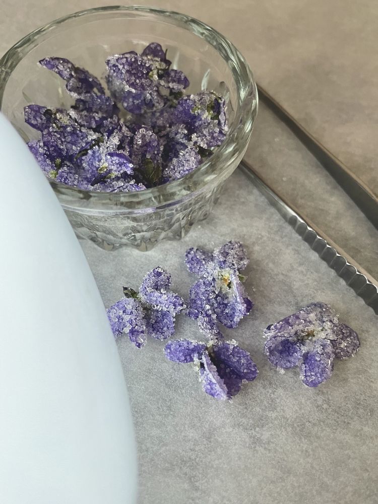 Кристалізовані сушені сублімовані квіти  фіалки їстівніі