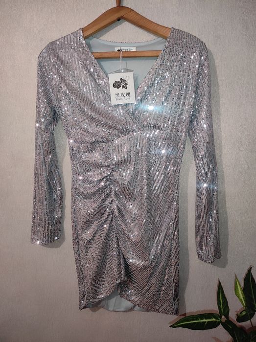 Плаття нове з паєтками