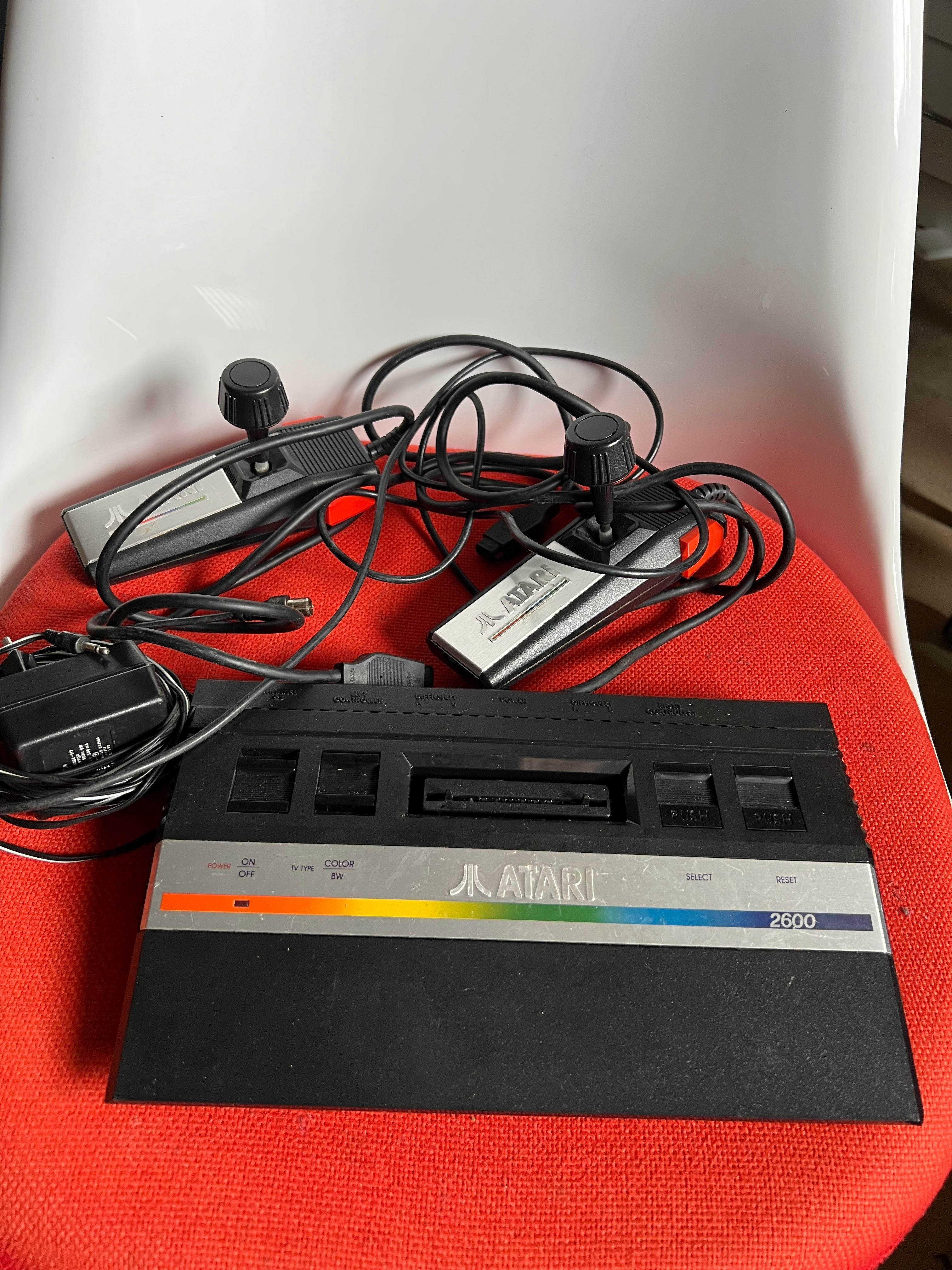 ATARI 2600 + 2 Joystick + kabele