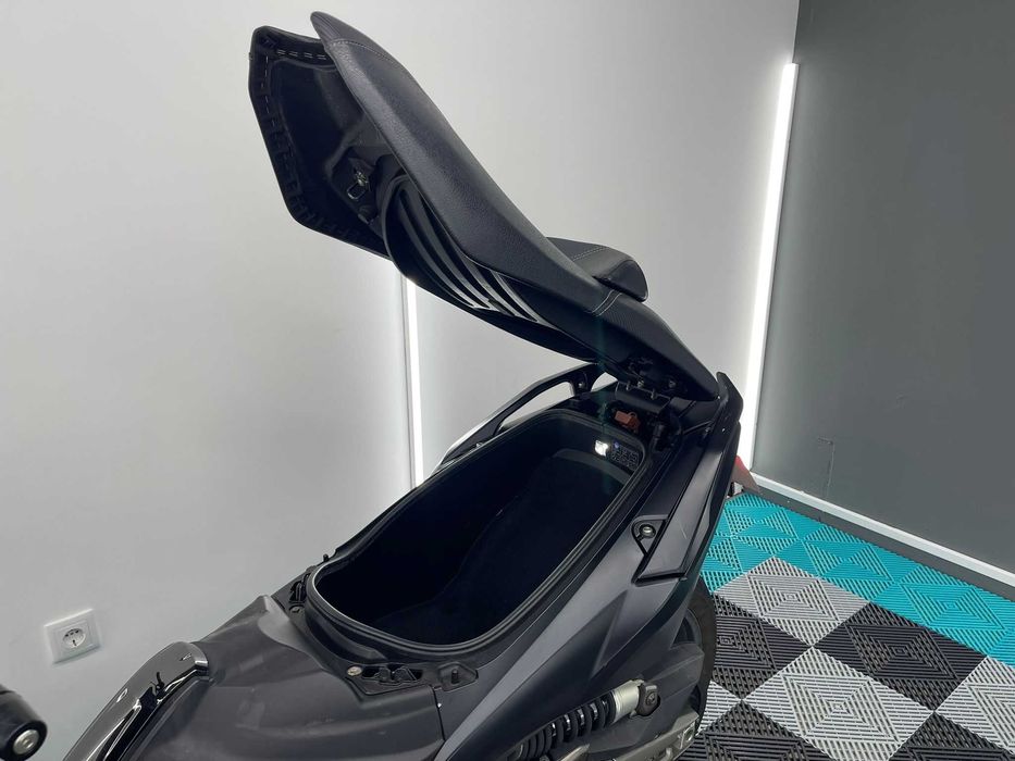 Scooter Kymco ak 550