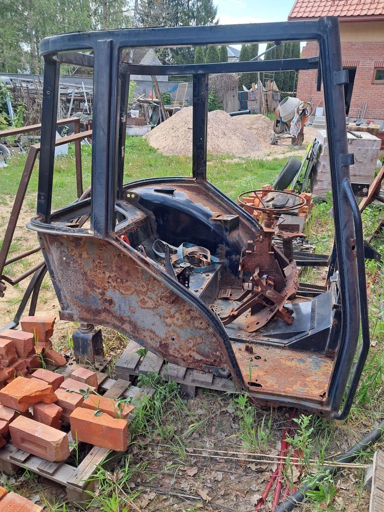 Kabina Massey Ferguson i części składowe