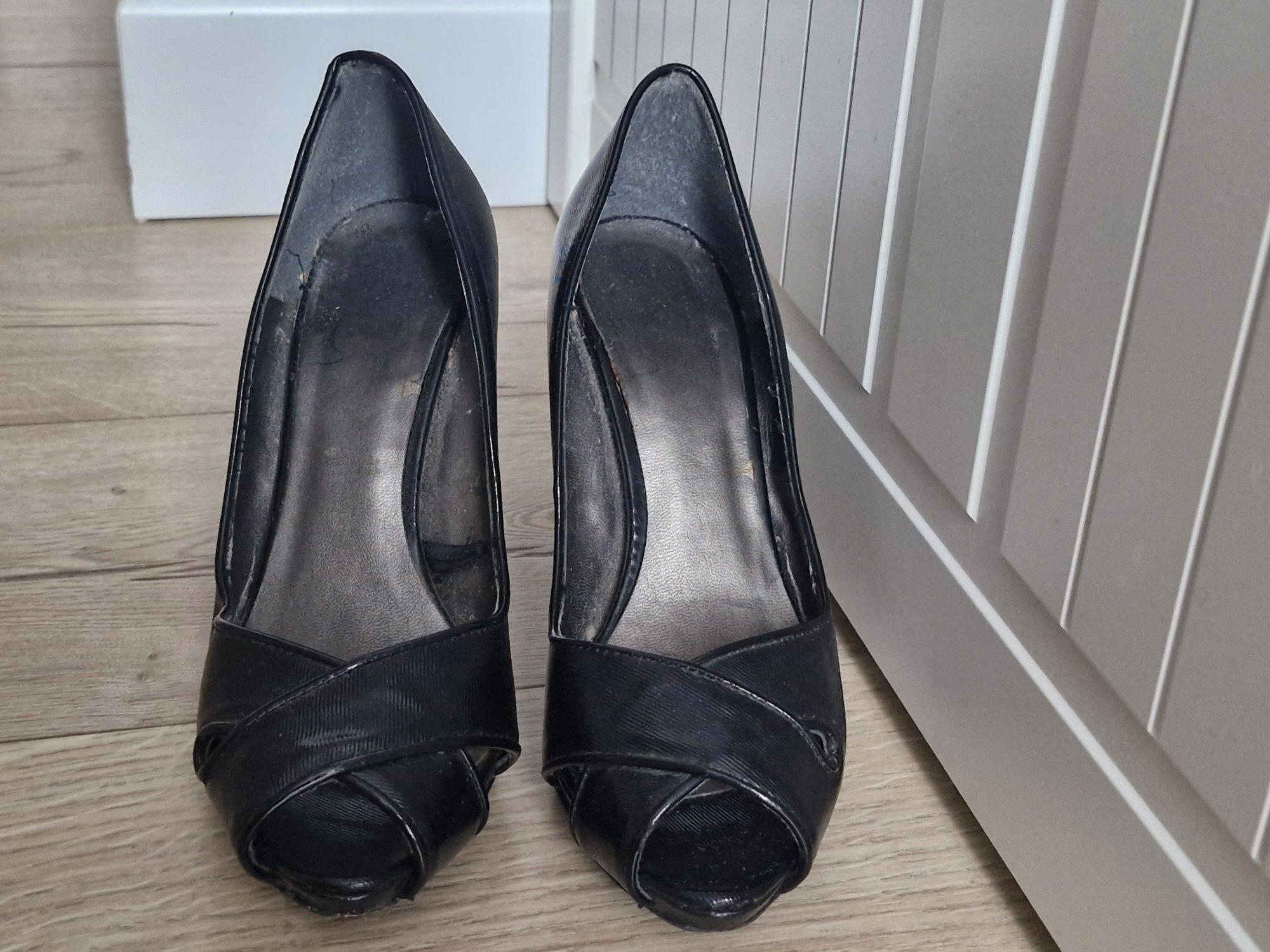 Czarne szpilki Stradivarius 37