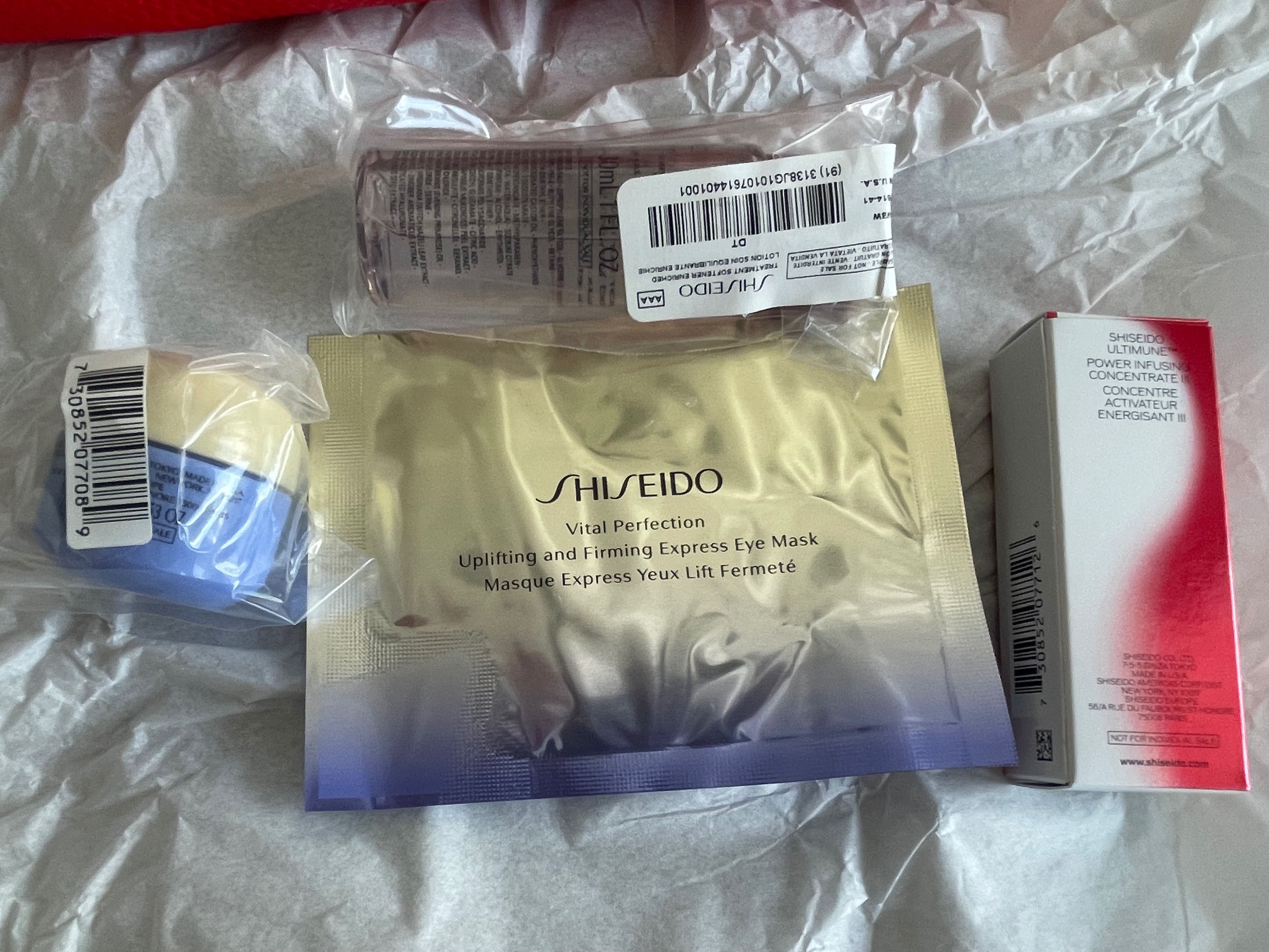 Shiseido набор тревел косметики в большой косметичке